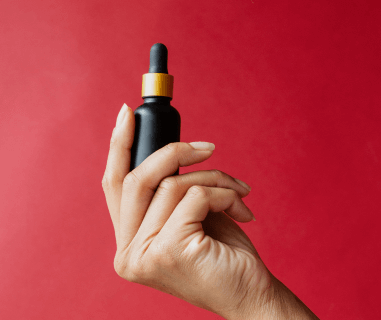 a-single-hand-holds-dropper-bottle 1
